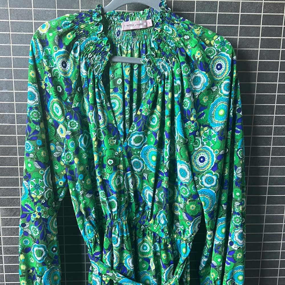 Traffic People flowing dress